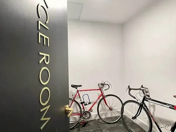 554 Gates Avenue image 19 of 21