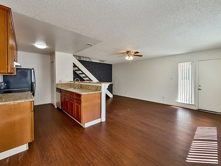 7424 Franklin Blvd #3 — Photo 8