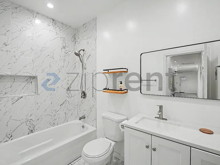 1659 E 61st St — Photo 19