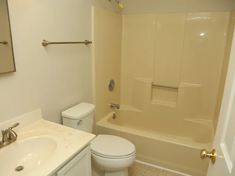 396 Wynridge Ln — Photo 3