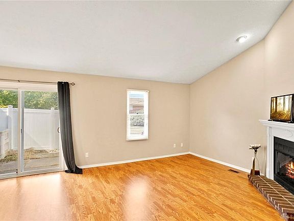 2nd image of 3108 Bromley Pl