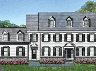 3 Hamlet Cir, Berwyn, PA 19312