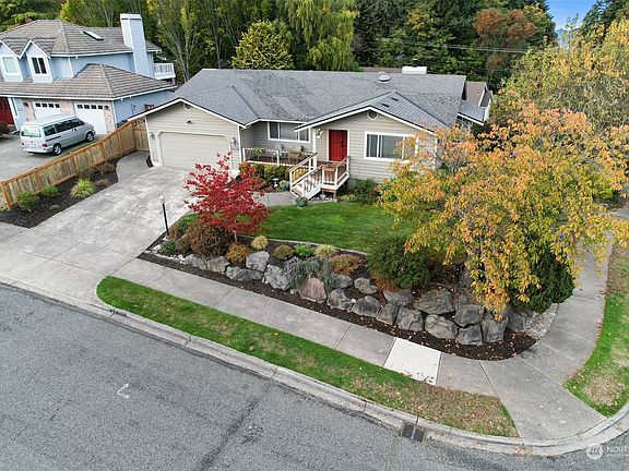 2nd image of 1875 Overview Drive NE