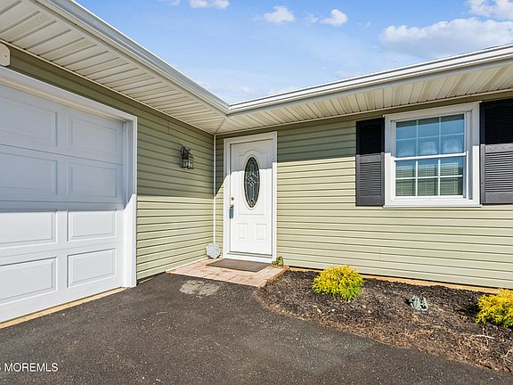 2nd image of 121 Whittier Road