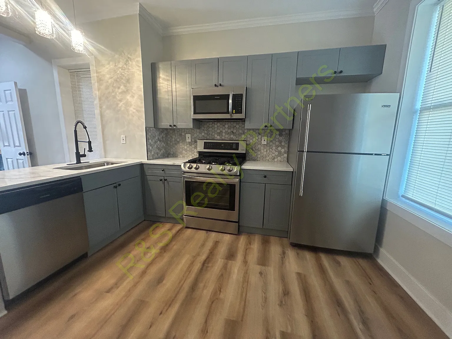 420 E 28th St — Photo 1