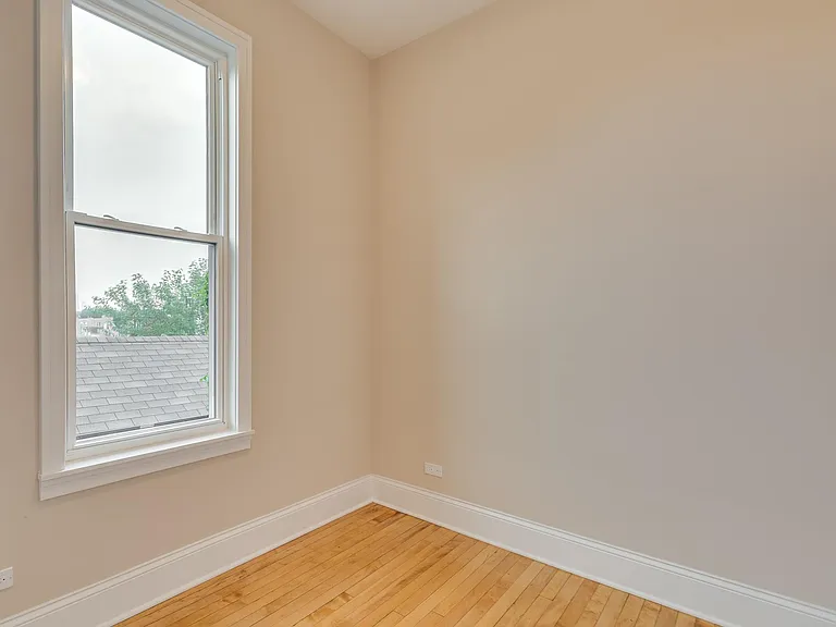 Middle Bedroom