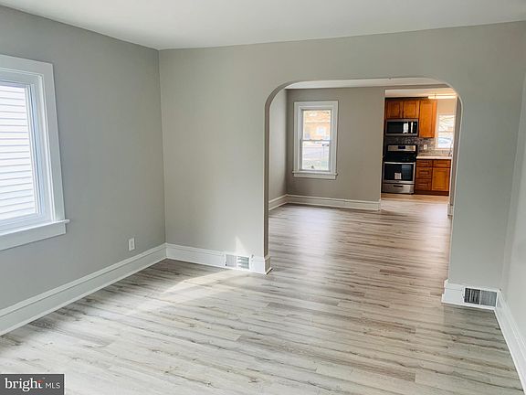 3rd image of 613 Green St