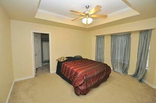 4th image of 562 Elk Ave