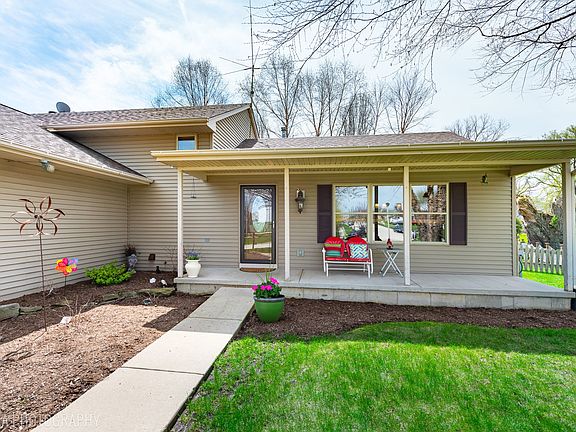 Great front porch for enjoying the evenings and great neighborhood.
