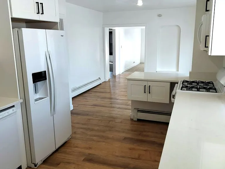 220 E Greenwood Ave — Photo 7
