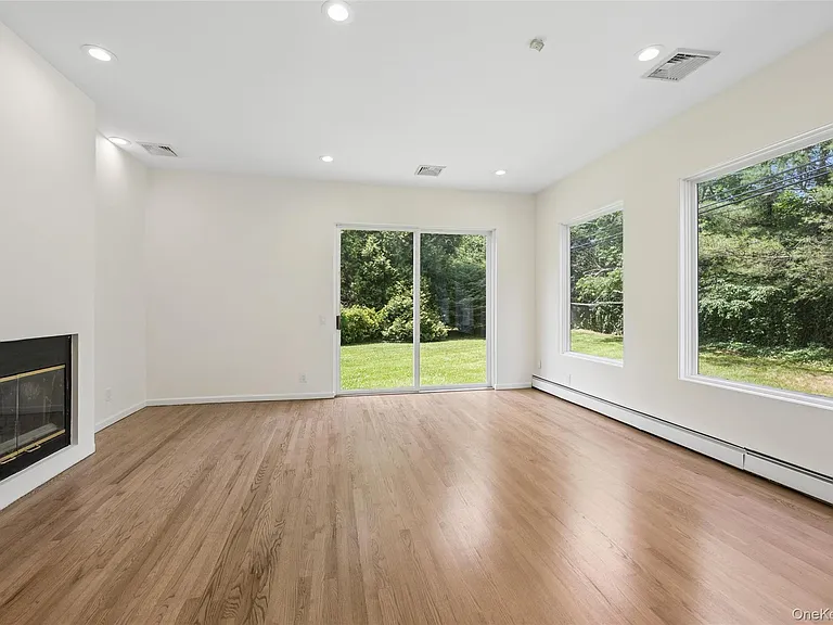 67 Parkway Dr — Photo 19