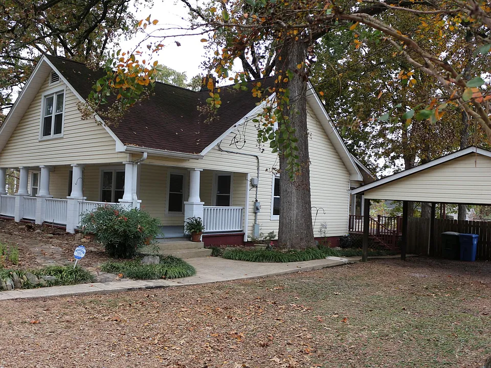 2711 Walker Rd