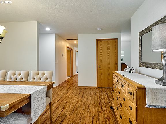 4th image of 1324 Golden Ln N