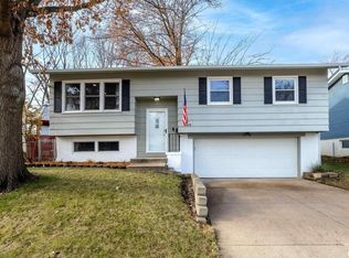 2938 Oxford Dr, Bettendorf, IA