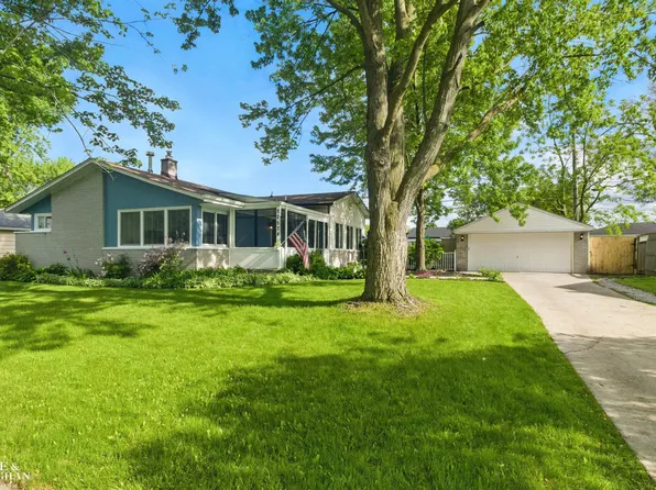 22574 Katzman St, Clinton Township, MI 48035