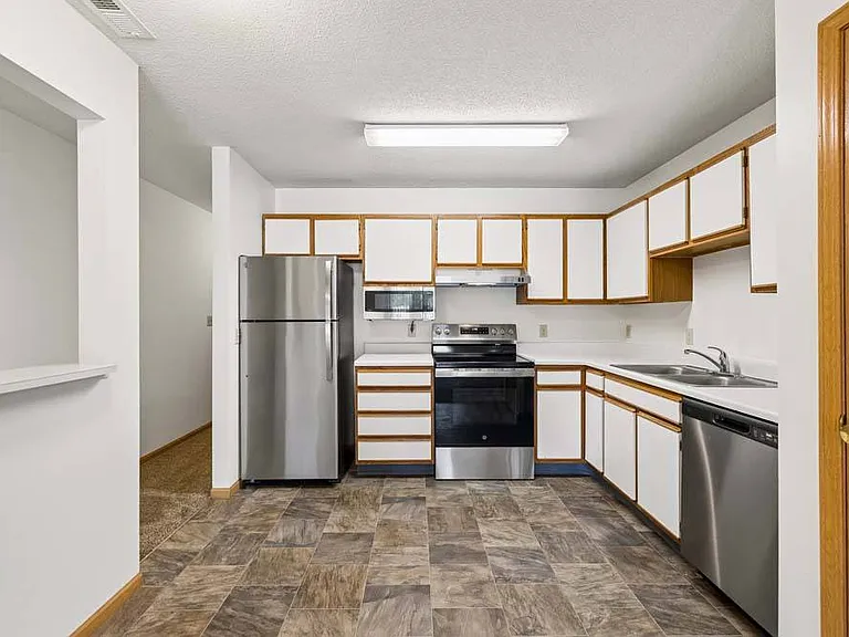 Highland View Apartments — Photo 217