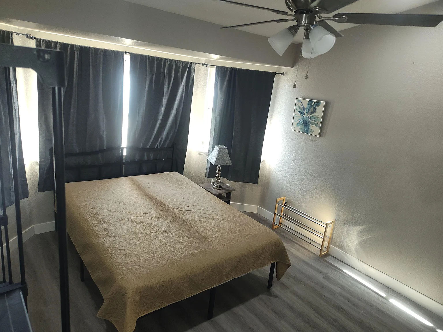 4 bed, 4.0 bath, 2200 sqft, $901 — Photo 1