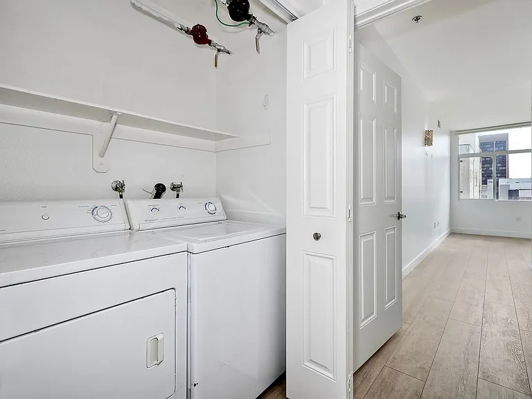 1643 6th Ave #402 — Photo 31