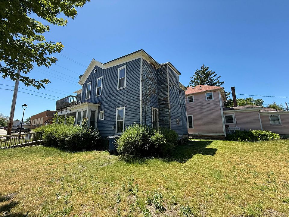 1st image of 322 E 8th St