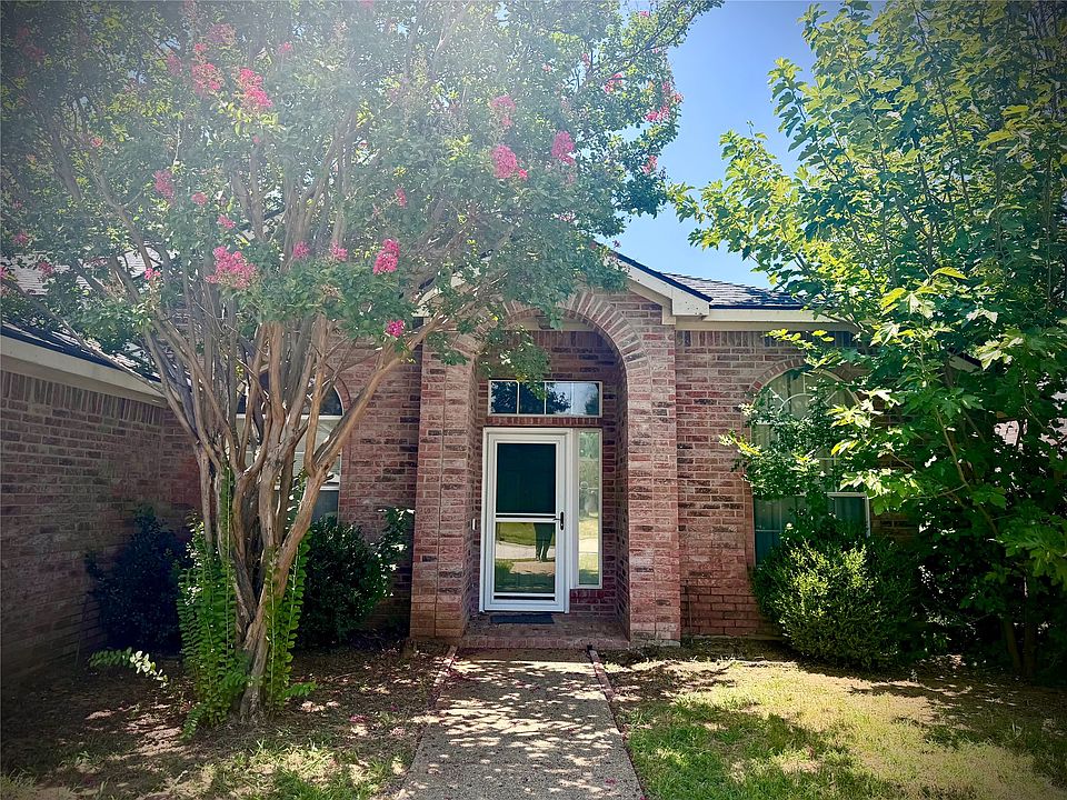 2nd image of 3203 Blue Jay Dr