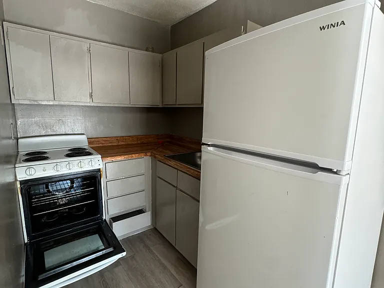 4725 Hoffman Rd #2 — Photo 2