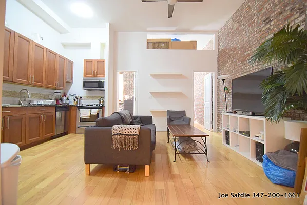 Rented by Safdie Realty Group | media 42