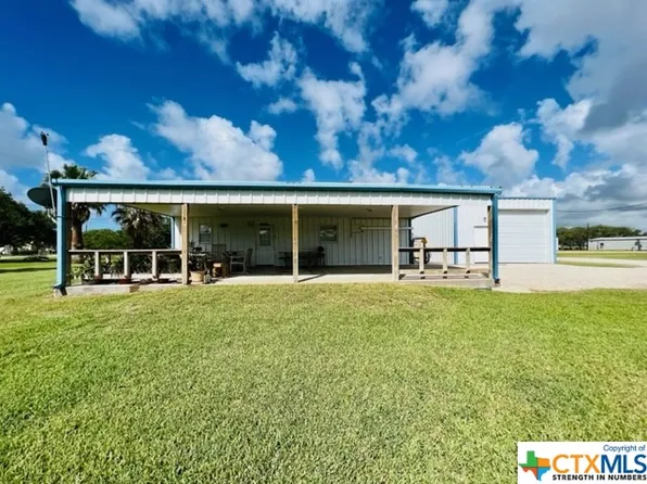710 N 11th St, Port O Connor, TX 77982