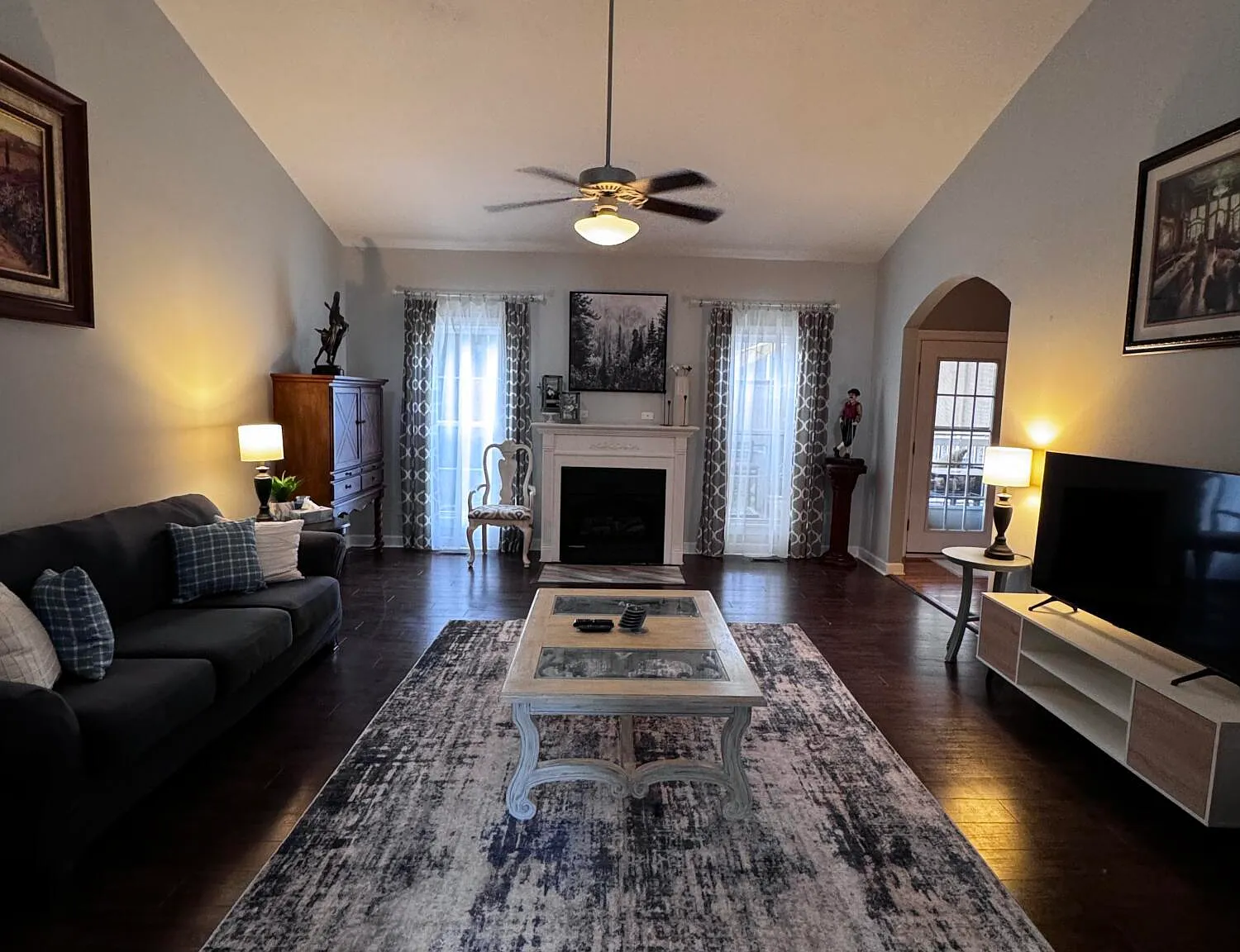 3 bed, 2.0 bath, 1850 sqft, $2,650 — Photo 2