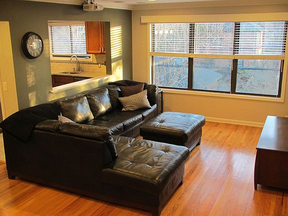 5th image of 25901 Woodward Ave APT 202