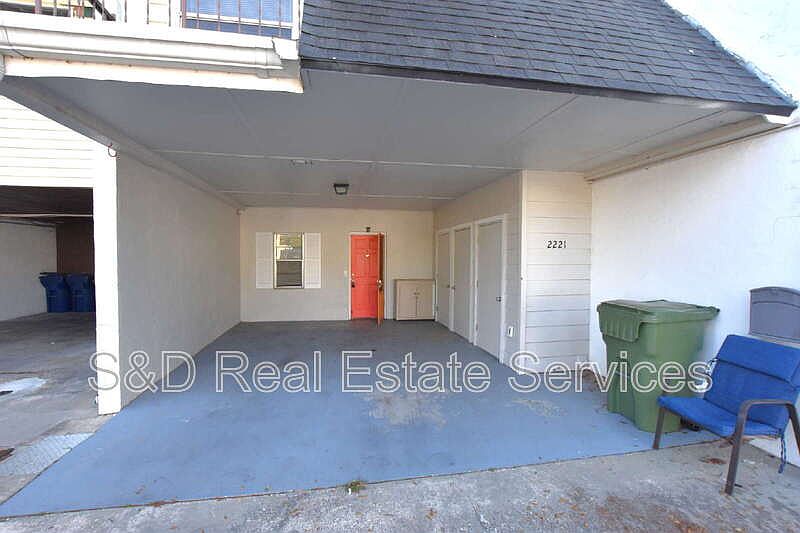 1st image of 2221 9th St SE