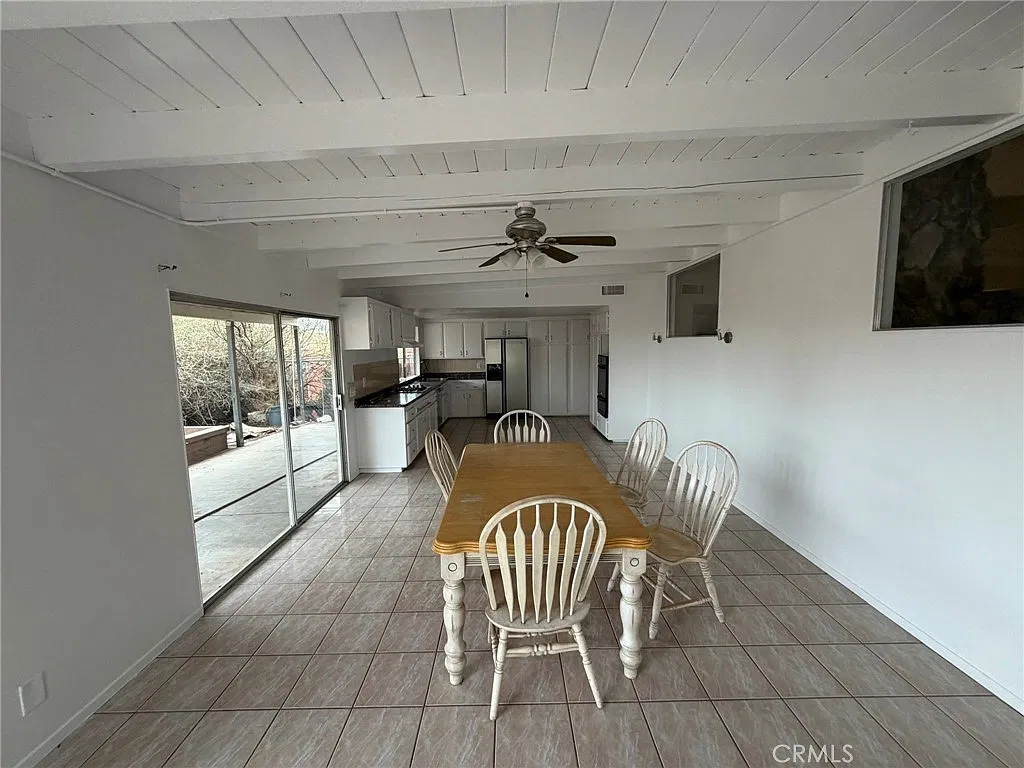 4 bed, 2.5 bath, 2777 sqft, $3,200 — Photo 4