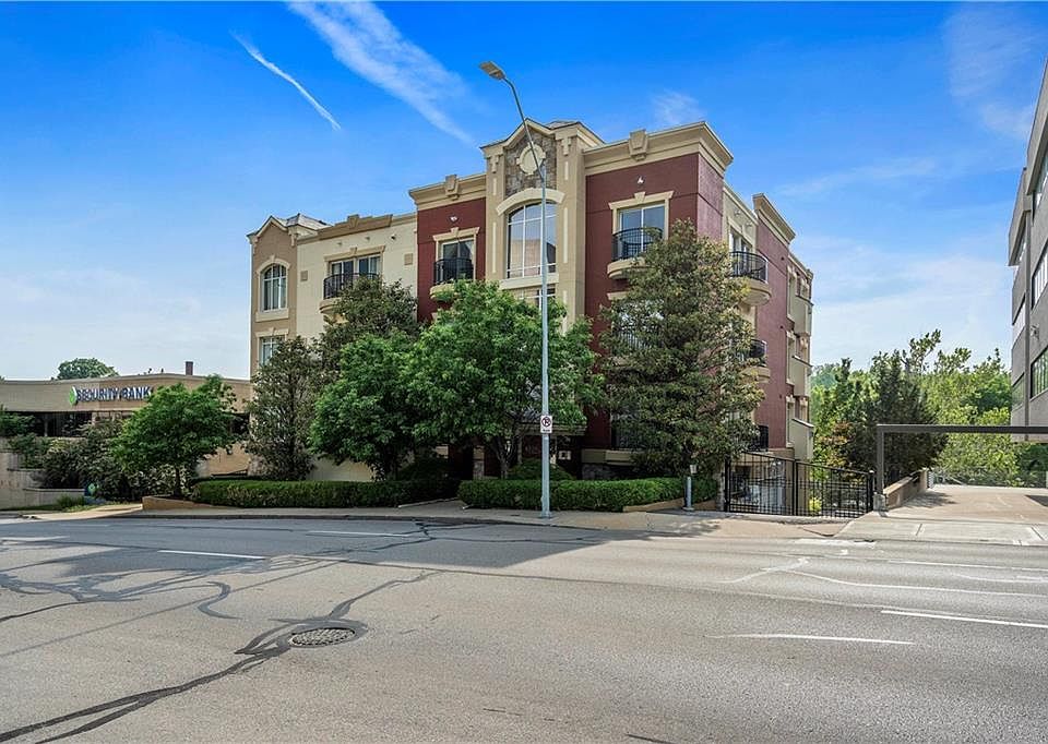 1st image of 4528 Belleview Ave APT 302