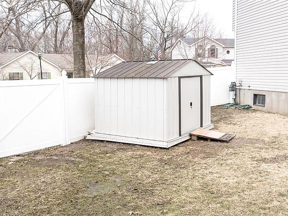 4th image of 640 Sedan Park Ct