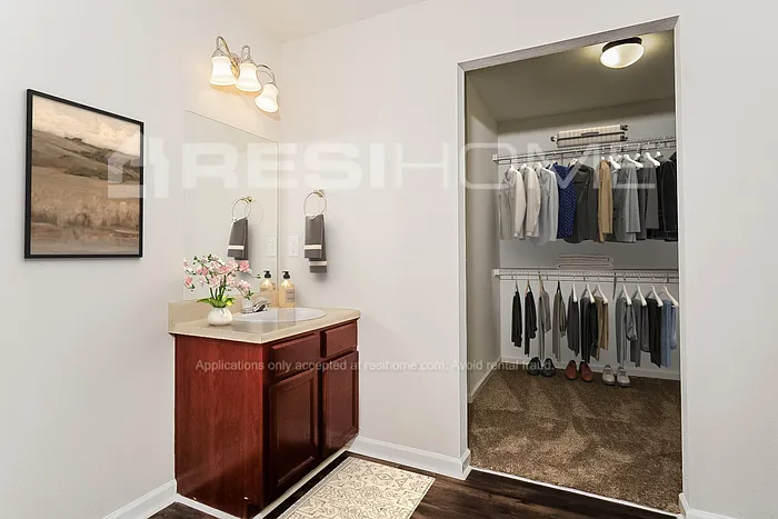 224 Farmington Dr — Photo 12