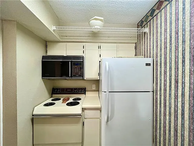 2330 Edenborn Ave #321 — Photo 12