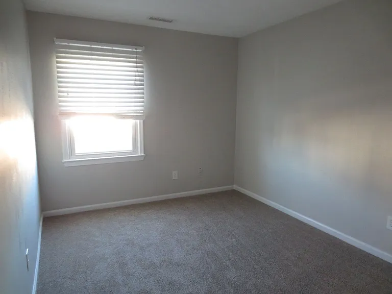 1619 Mantane Arch — Photo 20