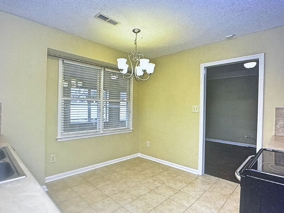 1st image of 1112 Kinsey Dr SE