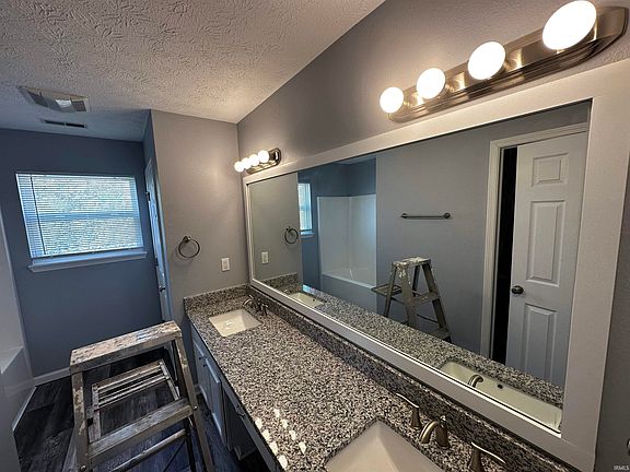 5th image of 222 Equestrian Dr