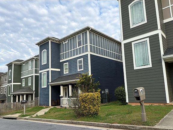 2nd image of 696 Rose Palm Ln