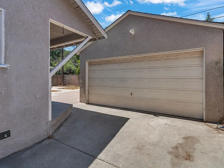 1833 Lees Ave — Photo 3