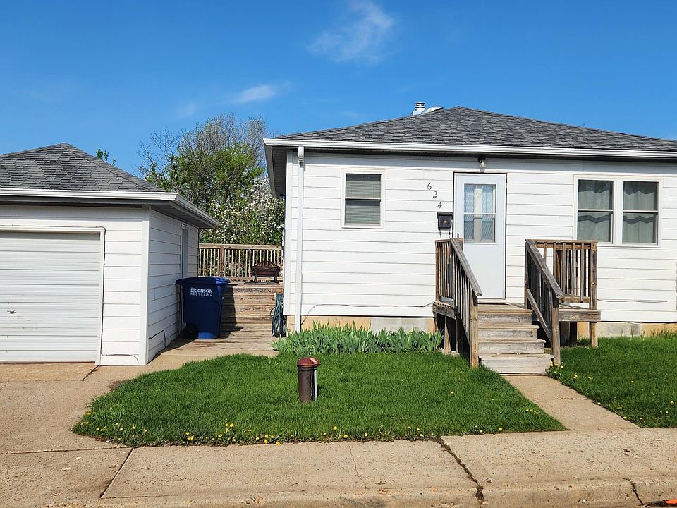 1st image of 624 Belmont St
