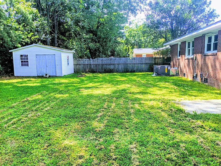 2614 Tryon Dr — Photo 4