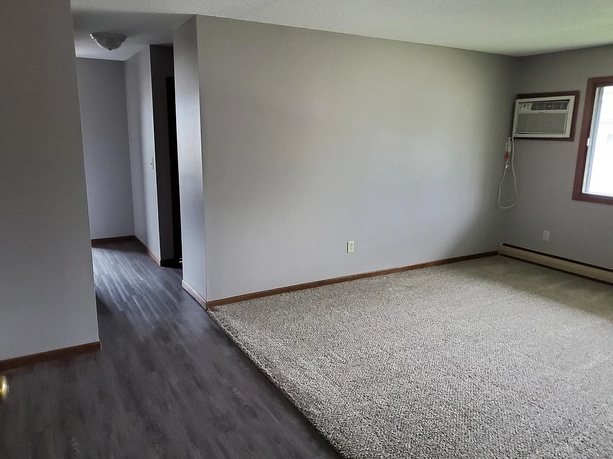 Building Photo - 3304 S Elmwood Ave #6