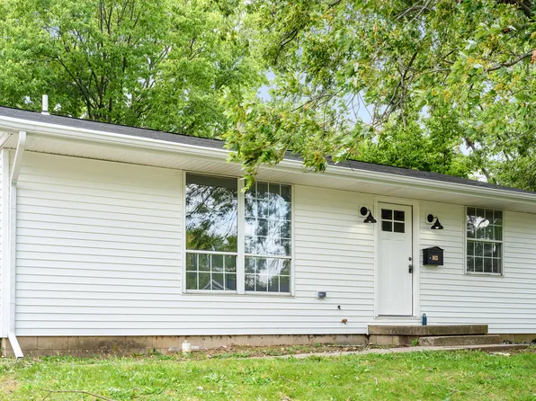 1613 Ivanhoe Way, Urbana, IL 61802
