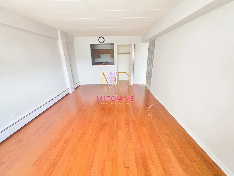 6821 N Sheridan Road — Photo 2