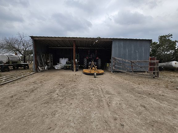 3rd image of 3073 Bravo 6 Rd