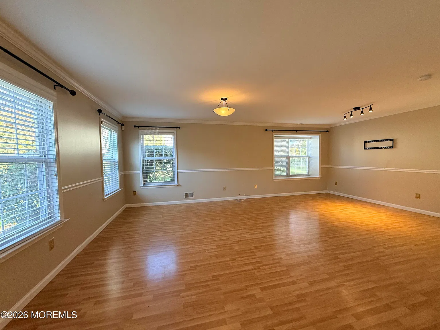 3 bed, 2.5 bath, 1642 sqft, $3,150 — Photo 4
