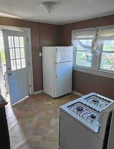 72 Virginia Ave — Photo 3