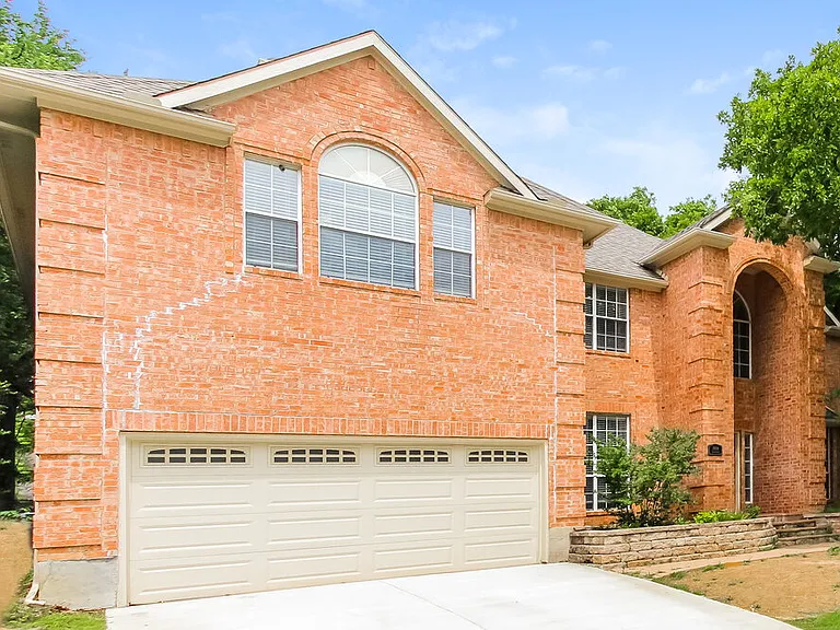 1804 Sandalwood Ln — Photo 4