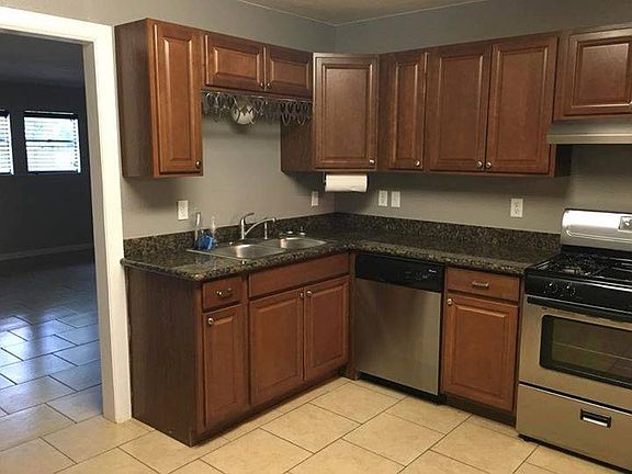 3rd image of 310 Wisteria St
